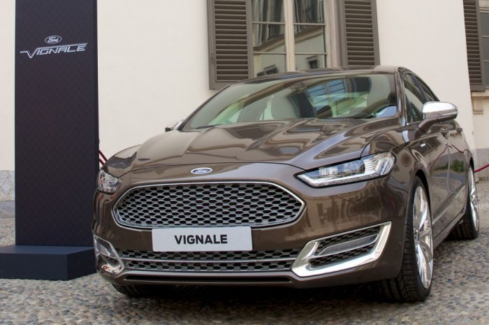 Vignale: luxus Ford, Audi áron 43 Először a Mondeóból, aztán az S-Maxból lesz Vignale-verzió. Kívül is eltérnek az olcsóbbaktól, nemcsak belső kivitelükben
