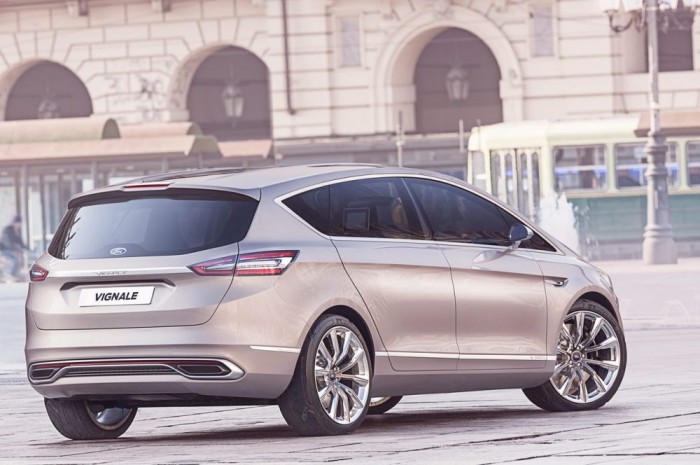 Jövő év második felében lesz kapható a széria S-Max, a luxusverzió valamivel később érkezik