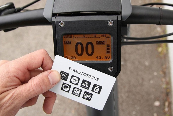 Kulcs helyett kártyával kell indítani