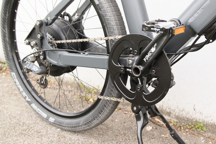 Elöl csak egy lánckerék van. nem is kell több. 