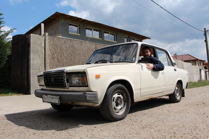 Nekiálltunk 100 ezer forint körüli használt Ladákat nézni, szerkesztőségi totemállatnak. Mit tud egy benzin-gázos 2107, 99 ezer forintért? | Vezess Nekiálltunk 100 ezer forint körüli használt Ladákat nézni, szerkesztőségi totemállatnak. Mit tud egy benzin-gázos 2107, 99 ezer forintért?