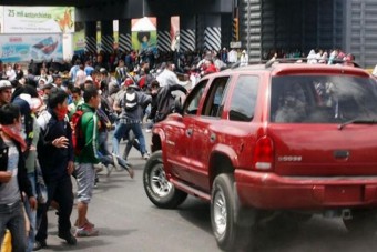 A tömegbe hajtott a felbőszült autós