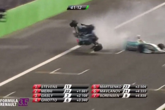 Horrorbaleset a Renault-futamon