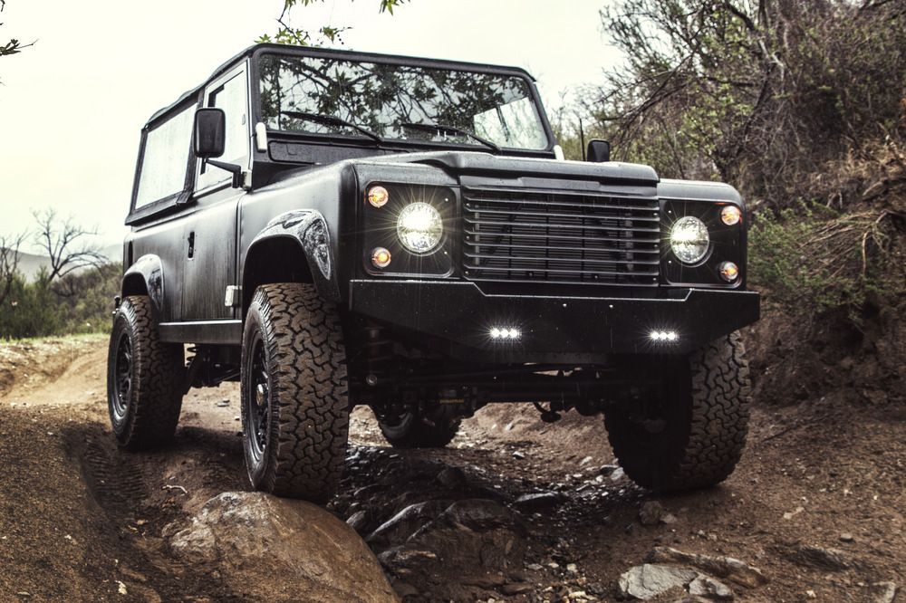 Corvette-motorral zúz a Defender! 27