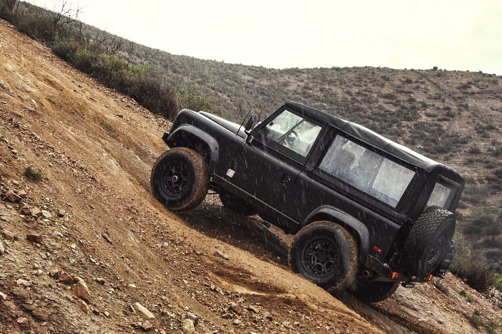 Corvette-motorral zúz a Defender! 37