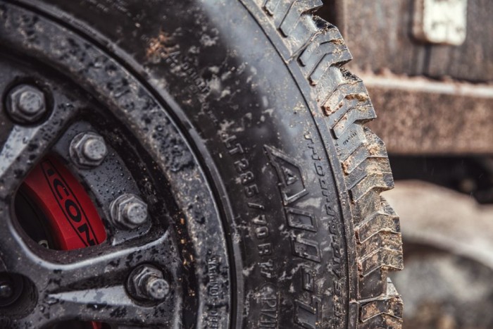 Corvette-motorral zúz a Defender! 9 | Vezess Corvette-motorral zúz a Defender! 9