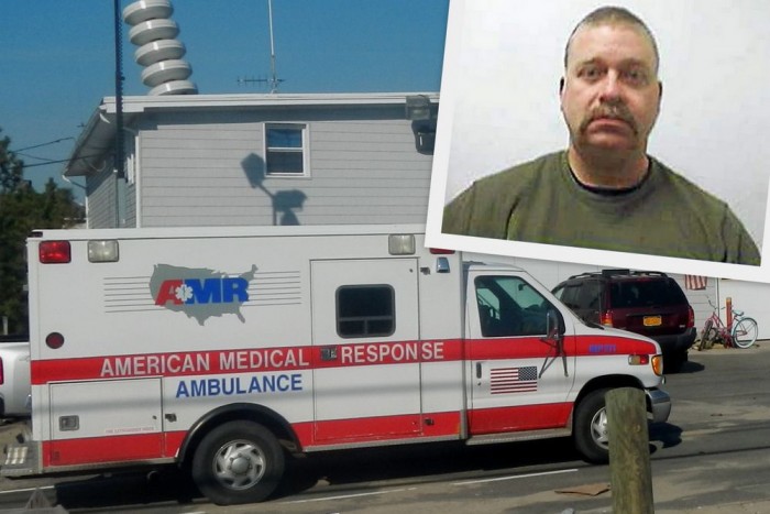 Megbilincselt nőt fogdosott a rendőr 3