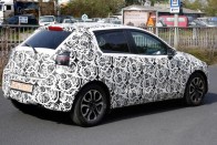 Kémfotókon az új Mazda2 16