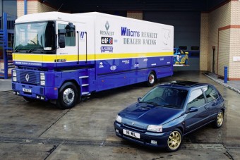 Laetita Casta és a Renault Clio