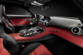 Az első képek a Mercedes kompakt szupersportkocsijáról!