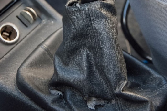 Szép és ép maradt az autó belső tere. Egyedül a váltószoknyán látszik az elhasználódás