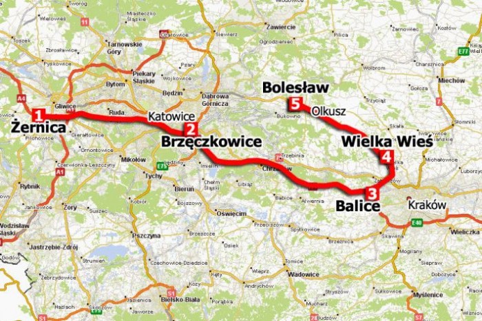 A tömött kocsisorban menekült a luxusautó 6