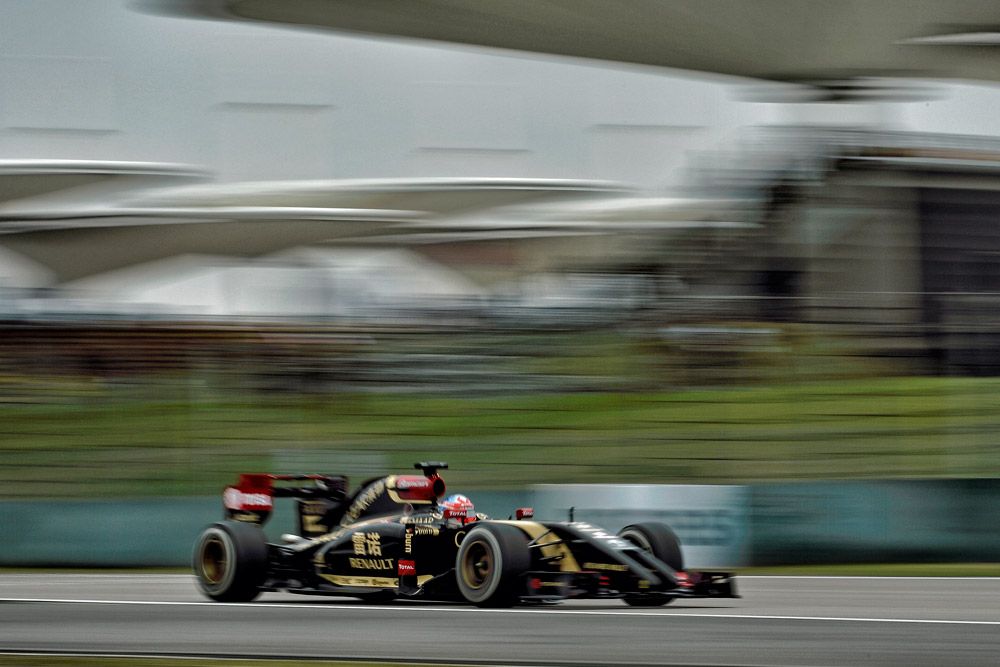 F1: Ricciardo az élen az esőben 12