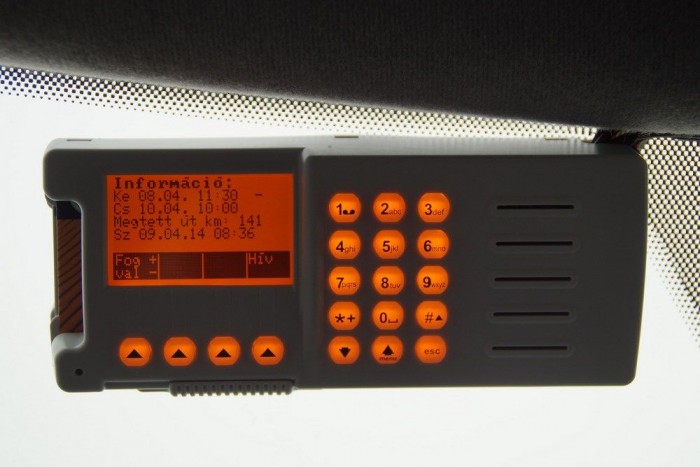 Van autód? Kell az neked? 10 | Vezess A vezérlőpanel: használatba vételkor megkérdezi, tiszta, ép-e a kocsi