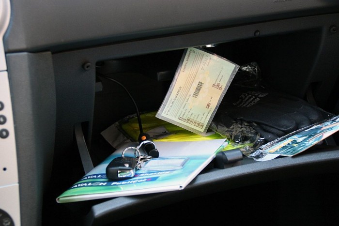 Van autód? Kell az neked? 11 | Vezess Kulcs, forgalmi a kesztyűtartóban - ilyet se csinálna a saját autójával az ember