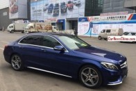Megérkeztek a Mercedes-Benz C-osztály nyújtott kivitelének első példányai Kínába. A világpremier előtt, a Pekingi Autószalon külterületén kapták őket lencsevégre őket