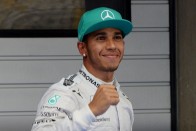 F1: Hamilton a vízen járt Kínában 35