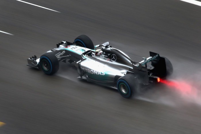 F1: Hamilton a vízen járt Kínában 7