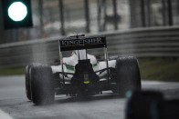F1: Hamilton a vízen járt Kínában 39