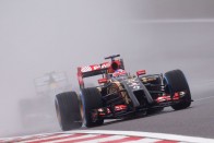 F1: Hamilton a vízen járt Kínában 44