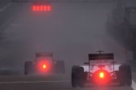F1: Hamilton a vízen járt Kínában 48