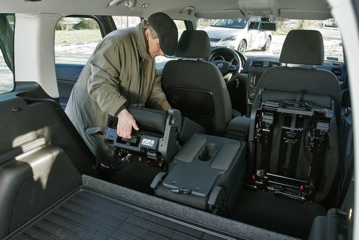 Egyenként lehajthatók és ki is vehetők a hátsó ülések