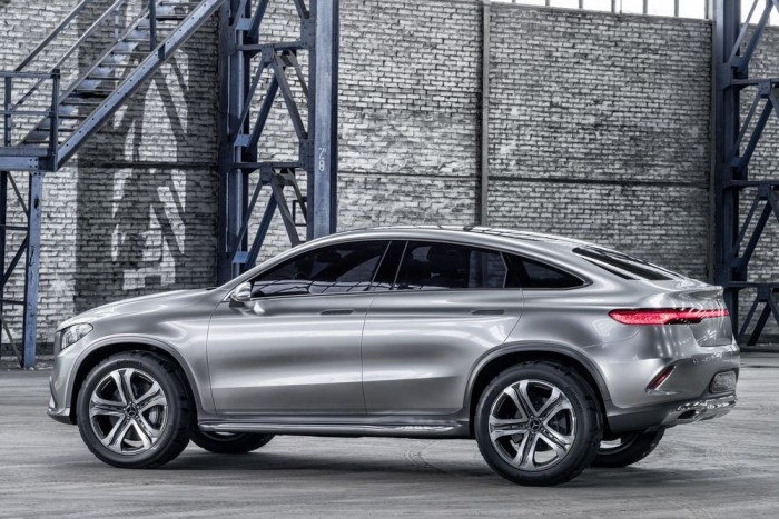 A Mercedes is terepkupét épít 6