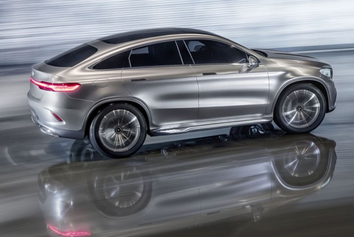 A Mercedes is terepkupét épít 10