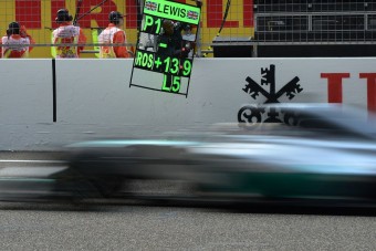 F1: Hamilton máris a csúcson érzi magát