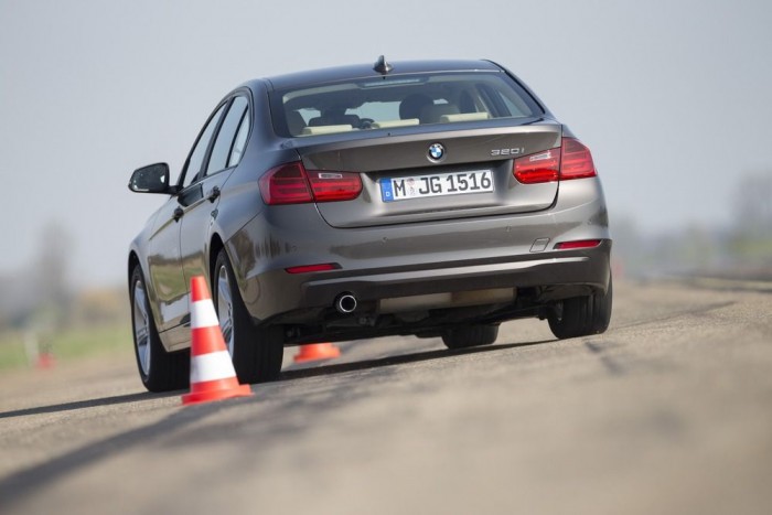 Van jobb a 3-as BMW-nél? 9 Kakukktojásként automata váltóval érkezett a BMW, de a nyolcgangos ZF semmit nem rontott az autós sportosságán