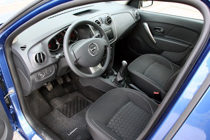 Semmi extra, de látványra korrekt a Dacia belseje