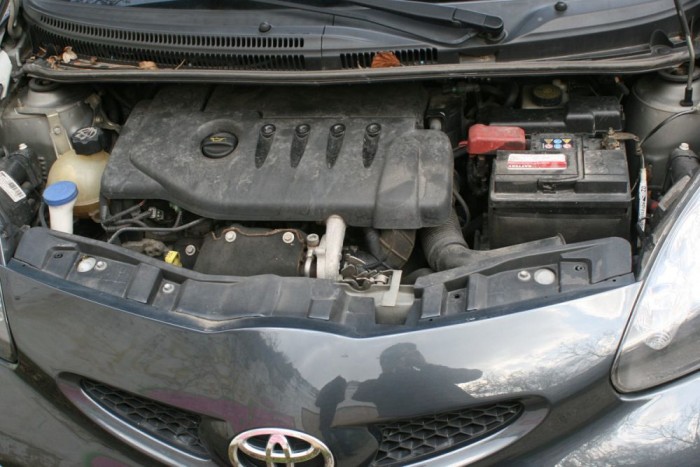 Négyhengeres a turbódízel, háromhengeres a benzines szívómotor. Mindkettő jó a maga nemében