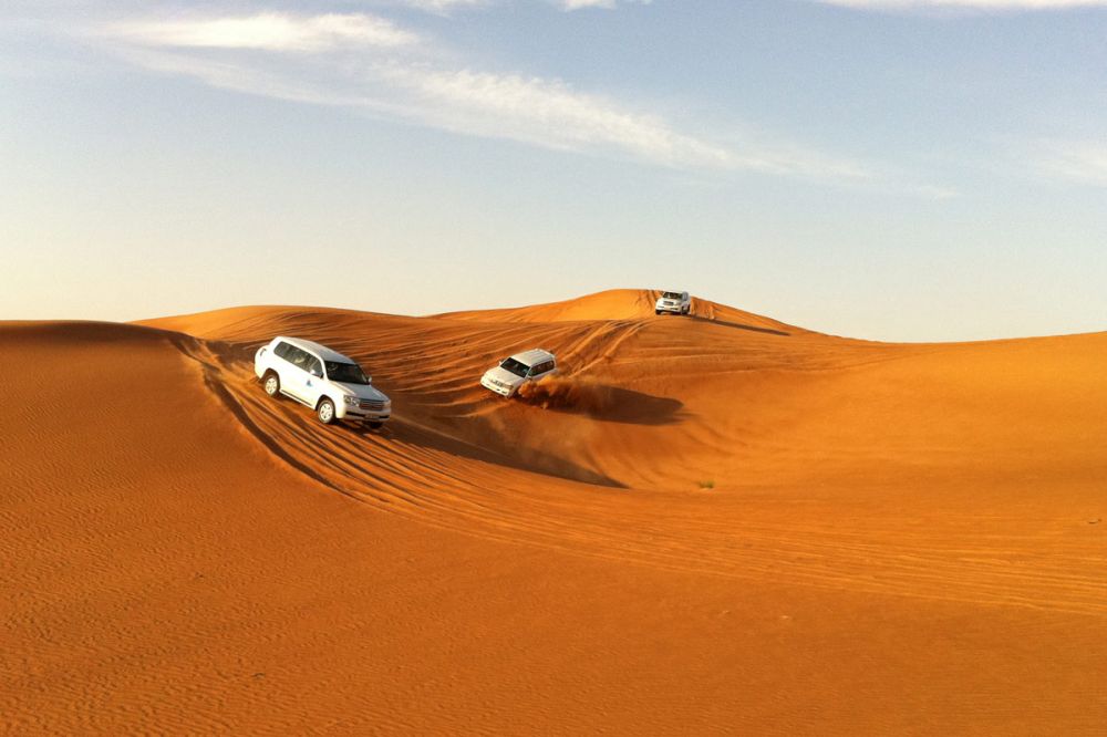 7-8. Omán, 89 Ft/liter. Gyönyörű ország, a sivatagi dzsiptúrákon messze túlmutató építészeti örökséggel. Nagy része sivatag, de hegyeiben síelni is lehet.