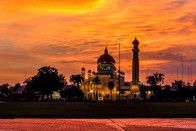 9. Brunei, 113 Ft/liter. Brunei nem az Arab-öböl mentén fekszik, hanem Ázsia délkeleti részén, Borneó szigetén található. A szultanátus mérete egy magyar megyényi, gazdasági potenciálja kicsit más