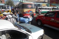 10. Bolívia, 115 Ft/liter. Az Andok-beli ország magas hegyi útjaival meggyőtri az autókat. Legalább a tankolás nem olyan zsebbe vágó kiadás, mint a szomszédos Brazíliában, ahol két és félszer ennyibe kerül a benzin