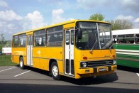Eredeti állapotában felújított Ikarus 266-os, melyről korábban mi is írtunk. Ez a modell a magyar autóbuszgyártás fénykorában gördült le a szerelősorról. A 266-osból több mint 6600 darabot gyártottak, melyekből ma már szinte alig néhány tucat fut az utakon. A modell az 1971-es BNV-n mutatkozott be, kifejlesztésénél a mérnökök az egyszerűségre és olcsóságra törekedtek.