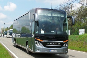 Tavaszi buszpremierek Zsámbékon