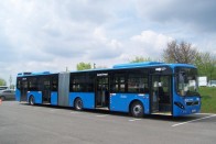 A Volvo 7900 teljes mértékben alacsonypadlós, kerekesszékesek és babakocsival közlekedők szállítására alkalmas, légkondicionálóval szerelt jármű.