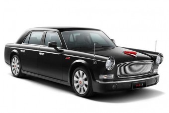 Retró luxusautó 180 millióért