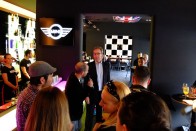 Budapesten nyílt a világ első MINI bárja 14