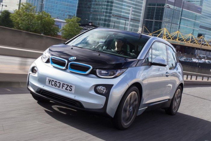 Harcban a német prémiummárkák 16 Az elektromos i3-ra és a hibrid i8-ra olyan magas az érdeklődés, hogy a teljes gyártói kapacitást ki tudják használni