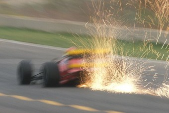 Újra szikrákat okádhatnak az F1-es autók