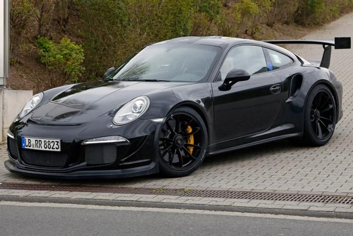 Miközben a 911 GT3 tulajdonosok motorcserére várnak világszerte, a Porsche már a modell még élesebb változatán dolgozik.
