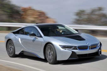 Mit is tud a BMW i8?
