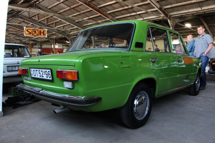 Gyönyörű almazöld 1300-as