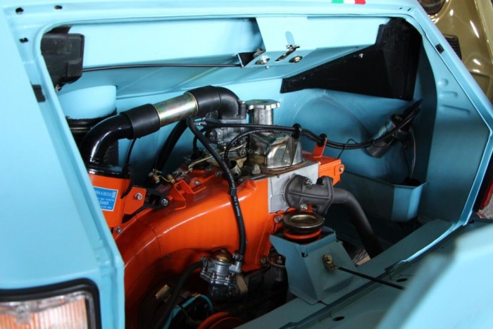 Együtt buliztak a legszebb magyar szociautók 26 Polski Fiat 126p 650E - Az ország talán egyik legszebb kispolákja, a Gulf versenyszínekben feszítő méregzsák.