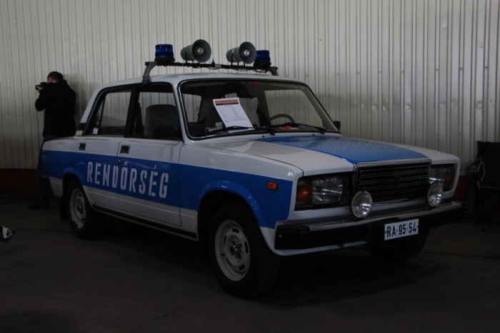 Szolgáló és védő kocka