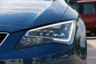 A kategóriában elsőként kínált full-LED fényszórók nappali menetfénye összetéveszthetetlen tekintetet kölcsönöz a SEAT Leon-nak