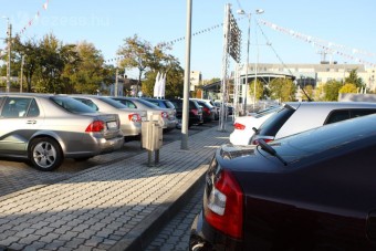 Elkapkodják a szinte új használt autókat