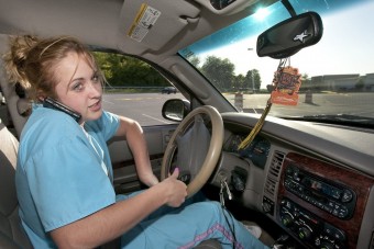 Csak kinyomta a mobilt, mégis megbüntették